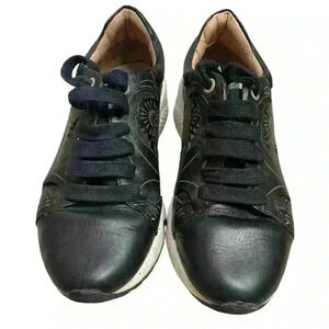 Reebok Velez Quality RARE Sz 36 or 5.5 Black with Tan accents